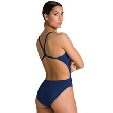 Load image into Gallery viewer, arena team baddräkt Challenge Solid - en omtyckt träningsbaddräkt