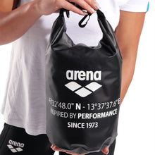 Load image into Gallery viewer, Arena Drybag 5L (svart) – Vattentät packpåse för stranden &amp; äventyret